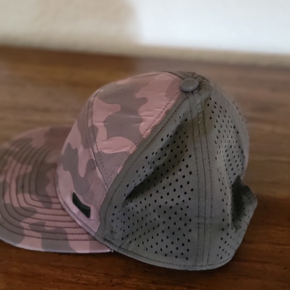 MELIN - Trenches Icon Hydro- Performance Snapback Hat- classic size - Picture 3 of 7